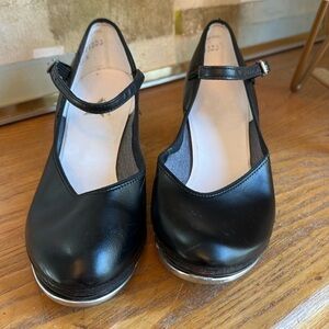 🌪️ Black vegan heel tap shoes with Capezio taps